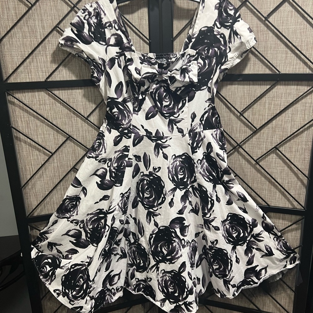 Chic Black Floral Midi Dress